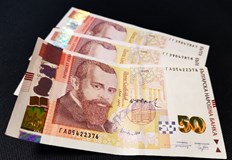 39 семейства пък са получили еднократна помощ за раждане на