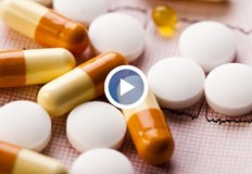 Въпреки медицинския документ който момичето представило полицаите го задържалиМомиче с