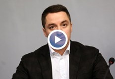 Връщането на хартиения вот е огромен риск смята тойХората които