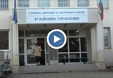 Вижте как полицията със своята репресивна машина притиска един журналист Продължавайки