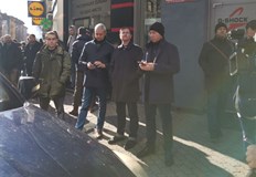 Събитието е строго неполитическо и непартийно обявиха организаторитеПред сградата на