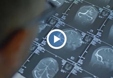 И двамата живеят от години с неврологичното заболяване за което