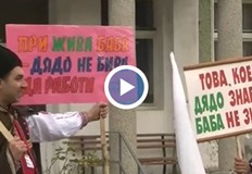 При жива баба дядо не бива да работи гласи един