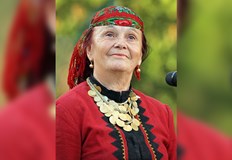 Тя е родена на 8 януари 1942 година в село