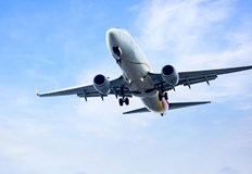 Всички пътници са имали редовни бордни карти и багажът им