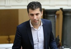 Кирил Петков съобщил на Корнелия Нинова решението на ПП да