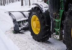 Регистрирани са около 100 пътни инцидентаЗимата се върна в Западна