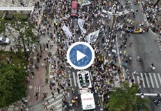 Поклонението пред тленните останки на Краля на футбола продължи 24