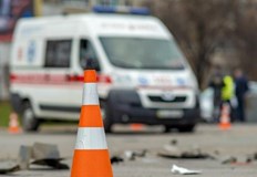 Сблъскали са се лек автомобил и линейка30 годишен мъж е в