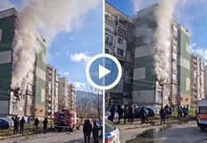 Евакуираха собственика на горялото жилище през терасатаПотушен е пожарът възникнал