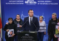 Опечалени родители настояха за справедливи наказания и нови закони Възраждане предлага