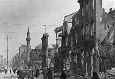 900 души са убити и над 1000 ранени при две