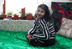 Борбената жена е успяла да завърши училище и е започнала