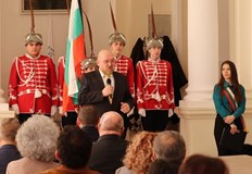 В тържествената програма участваха децата от 13 и гвардейски ученически отряд