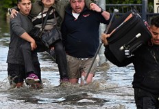 Мощното метеорологично явление Ели откъсна от света стотици хораВоенни хеликоптери