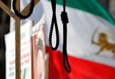 В тяхна защита се поведе шумна демонстрация пред затвора в