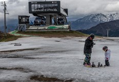 Повсеместната криза предизвика спешна среща на шефовете на зимни центровеОгромни