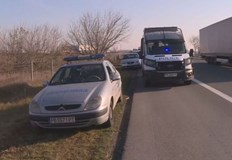 Полицаят обяснил че превозвал мигрантите за пари защото имал кредитиЗадържаният