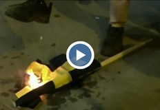 Това се случи след като крайно десни в Стокхолм запалиха