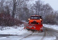 20 снегопочистващи машини почистват пътните настилки в РусенскоПо данни на