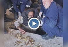 След инцидента мъжът е приет в болница в тежко състояниеПожарникари