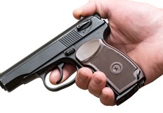 18 годишният гимназист е извадил пълнител и е започнал да зарежда