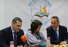 Томас Кониецко бе посрещнат от кмета Пенчо Милков на язовира