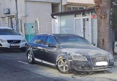 Мощната пиротехника била хвърлена под лекия автомобилЛек автомобил Ауди пламна