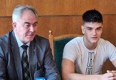 Мартин Бешков който извади Богоявленския кръст от водите на река