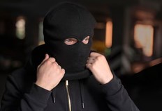 Мъжът е нападнат от двама мъже и напръскан с лютив