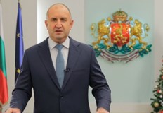 Новогодишното слово на държавния глава без съкращения Скъпи сънародници Минути ни делят
