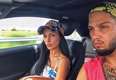 Риалити звездата показа трогателен кадър как бди над своята новородена