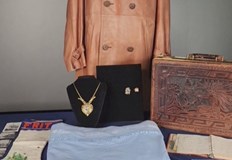 Сред вещите са тефтер с адреси и телефониПовече от 40