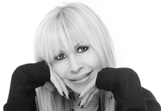 Заради безупречния начин по който изглежда в 9 тото десетилетие от