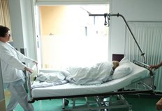 Жената е преместена в Александровска болницаОстава тежко състоянието на родилката