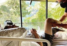 Холивудският актьор бе премазан от снегорин на 1 януари докато