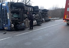 Хлъзгава настилка и несъобразена скорост е най вероятната причина за инцидентаТурски