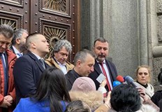 Във всеки един момент кабинетът с вот на недоверие би