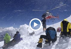 Китайското правителство изпрати екип да помогне в издирването на оцелелиНай малко