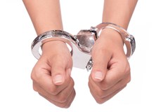 Нападателката не е осъждана и има разрешително за оръжие придобито