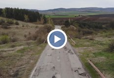 Асфалтът се засипва с чакъл защото е по лесноПореден протест заради