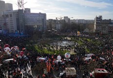 Протестите са срещу опита на президента Еманюел Макрон да увеличи