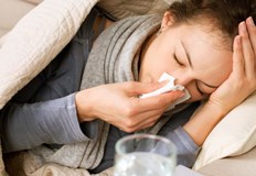 За настинката е характерно нарушено дишане през носа кашлица и