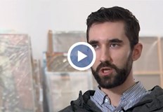 Александър е роден и израснал в КалифорнияРоден и израснал в