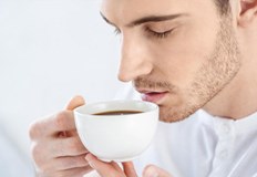 Естествените съединения открити в кафето помагат за намаляване на вредния