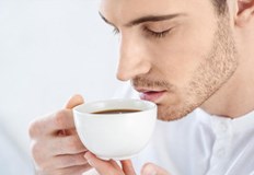 Естествените съединения открити в кафето помагат за намаляване на вредния