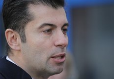 Истината е че в последно време всички политици са заобиколени