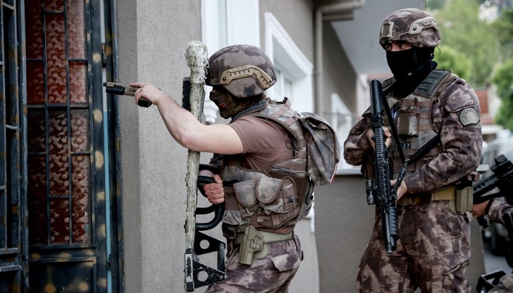 Според информация на турските власти, мъжът е планирал терористични нападения в града