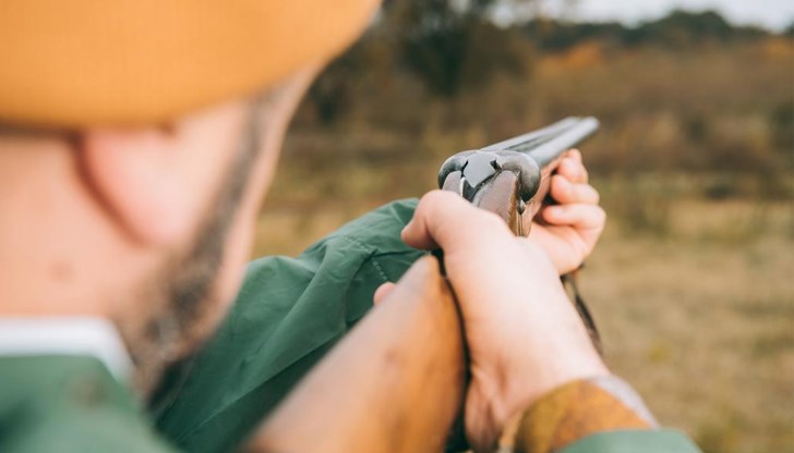 По данни на свидетели, преди това питбулът е нападнал и умъртвил две безстопанствени кучета в селото