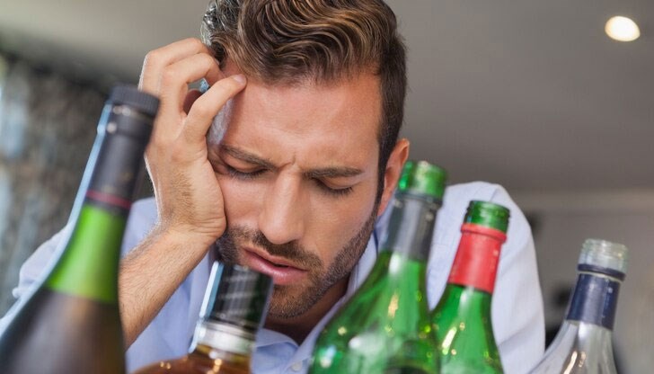 Токсиколозите правят ясна разлика между абстинентния синдром при хроничните алкохолици и интоксикацията при здрави хора, които не са зависими от алкохола